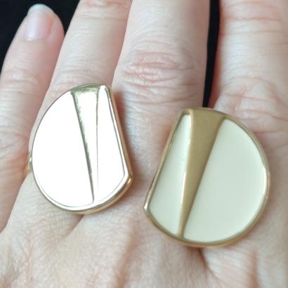 Vintage Monet Ivory Goldtone Clip Earrings Anting A78