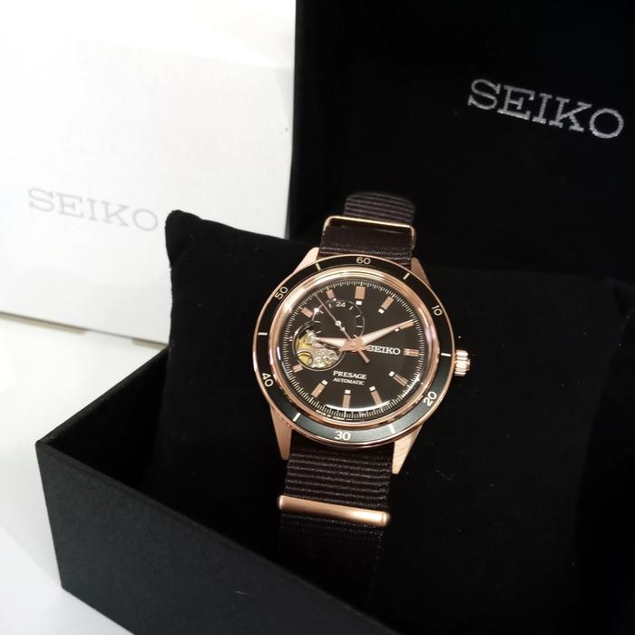 Seiko otomatis pria Presage SSA 426 j1