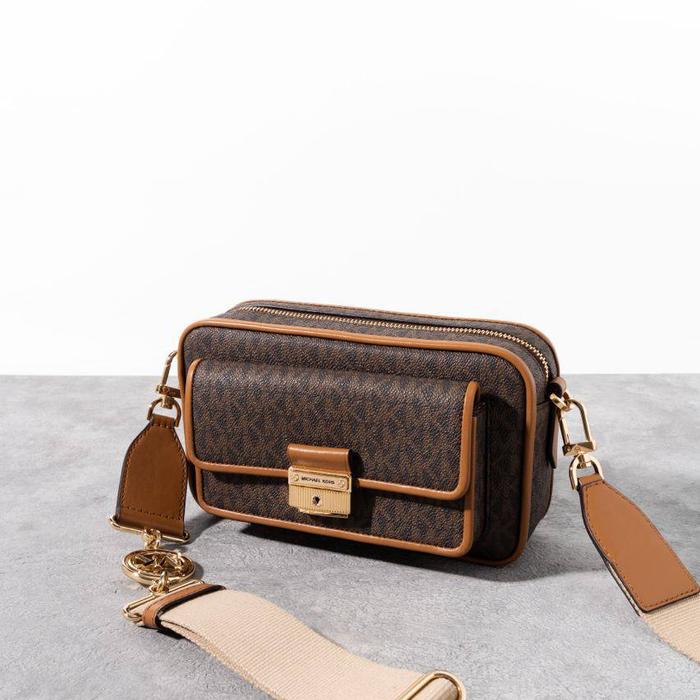 TAS MK BRADSHAW MEDIUM LOGO CAMERA BAG BROWN ACORN