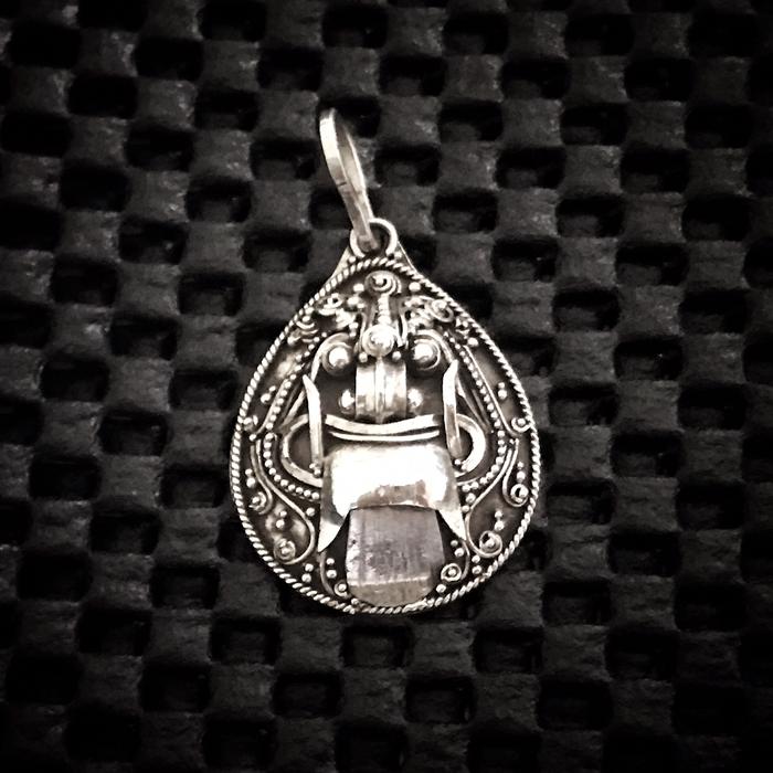 Mainan Kalung Perak Motif Barong