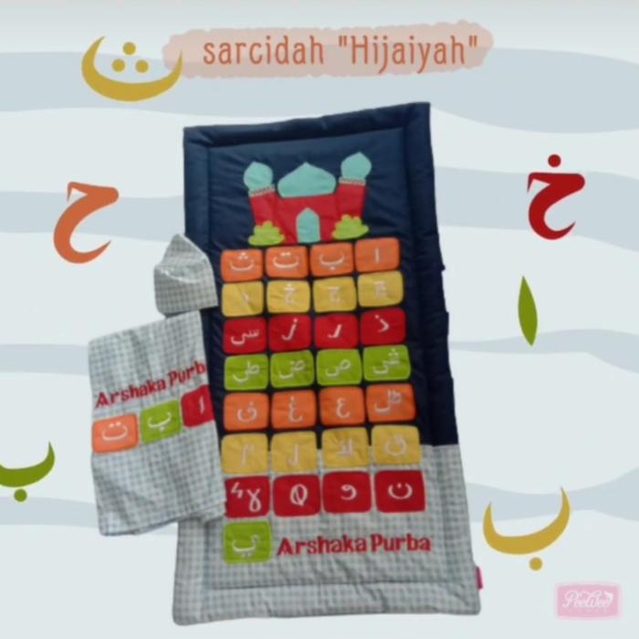 Paket sarung sajadah anak Hijaiyah.