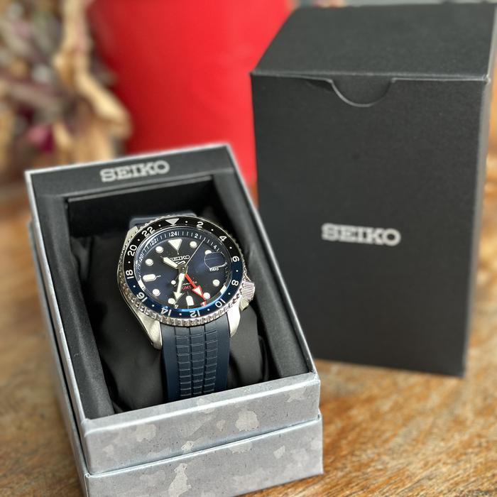SEIKO 5 Sports GMT BATMAN bonus rubber strap, like new not turtle