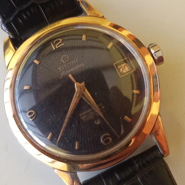 titoni vintage blok emas