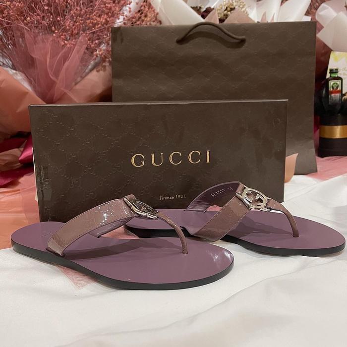 BNIB Gucci sandal size 35
