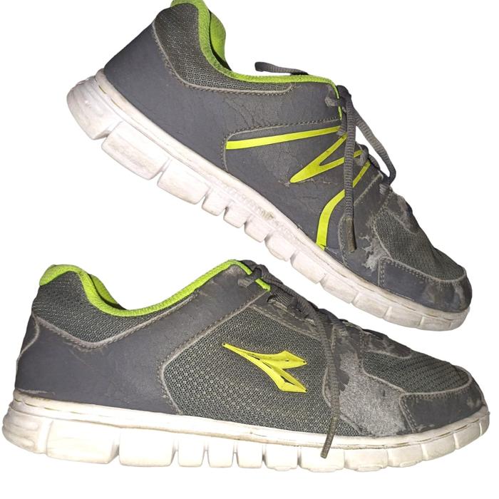 Sepatu second branded Diadora Original size 42