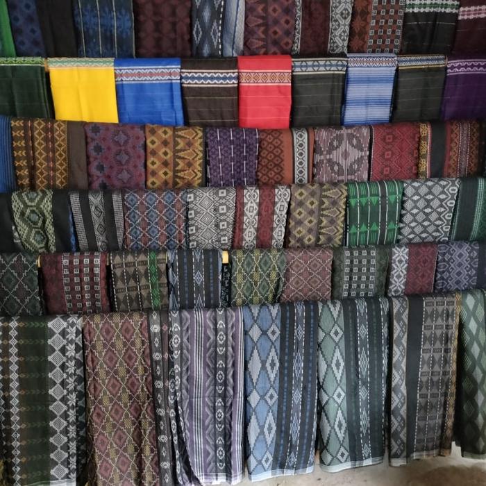 Kain Tenun Lombok Motif Batik Bahan Premium untuk Sarung Sholat dan Pakaian Harian