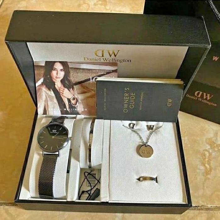 jam tangan daniel wellington