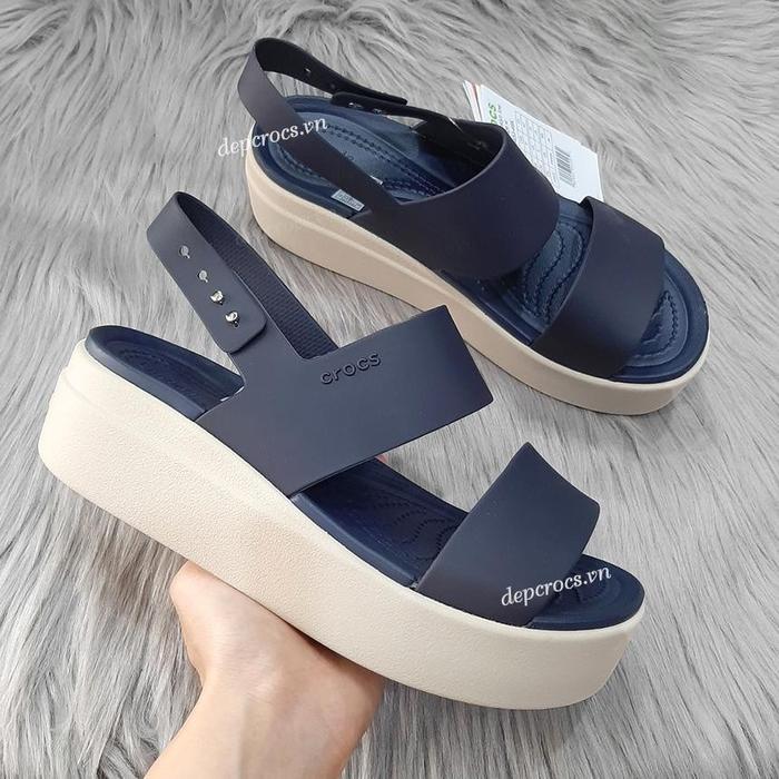 Sandal Wanita Crocs Brooklyn Low Wedges Original