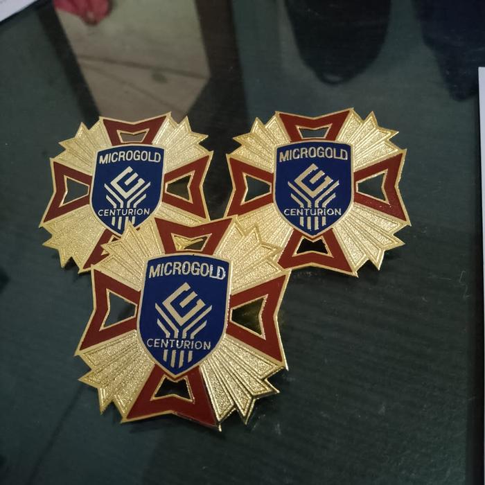 Pin kuningan custom, pin logo kuningan
