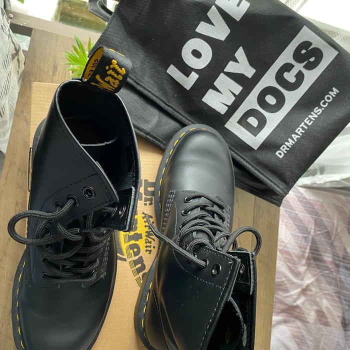 Sepatu Dr. Martens Original Second Like New