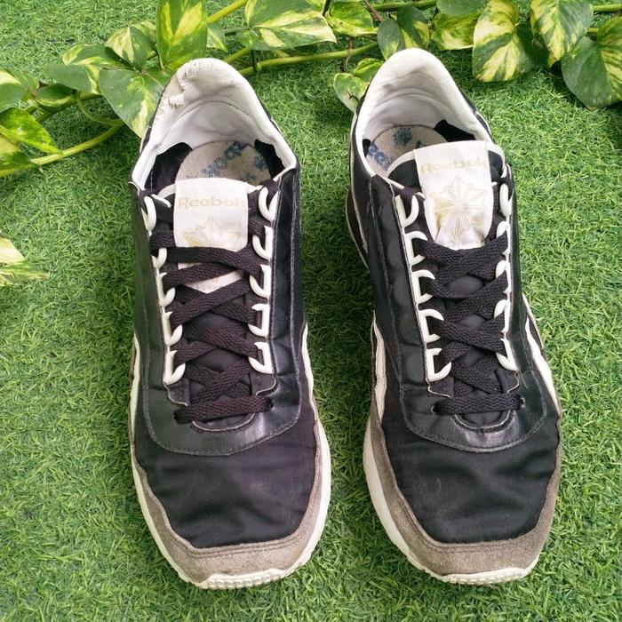 Sepatu Reebok Aztec