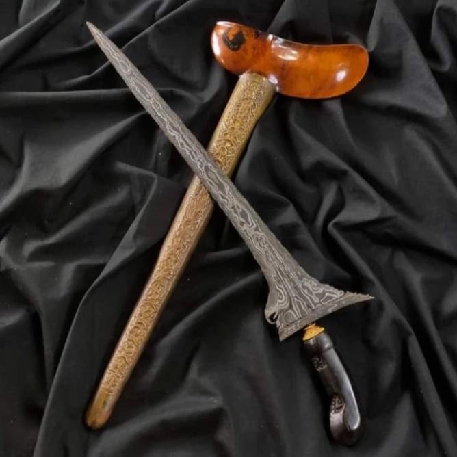 Keris Sinom Rombyong Pamor Pedaringan Kebak Tangguh Cirebon