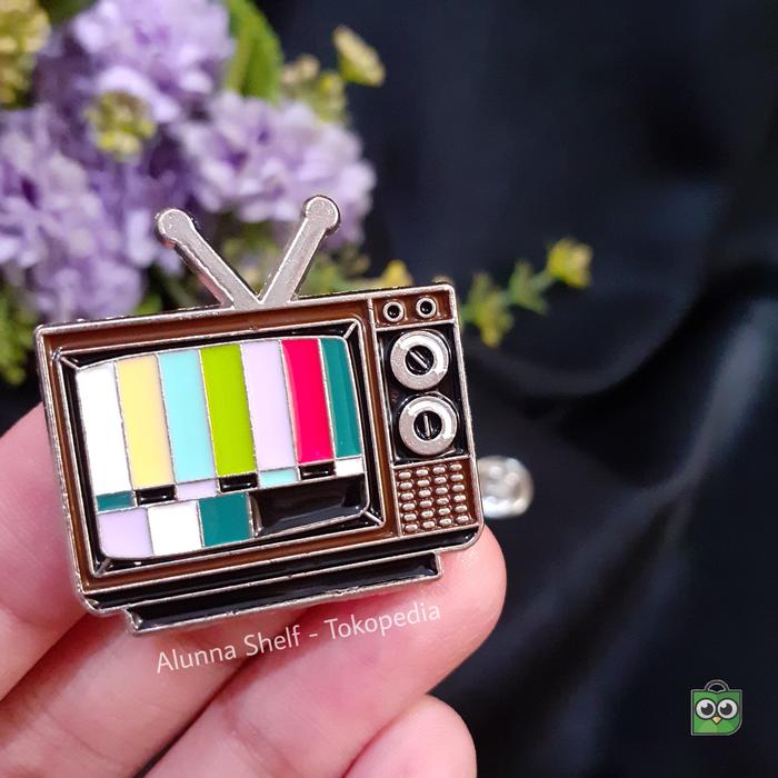 Pin Enamel TV Jadul Televisi | Garis Warna - Sick Sad World - The Twilight Zone | Badge Brooch Akses