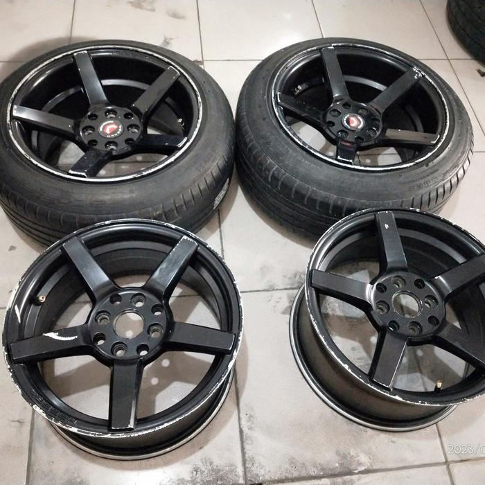 Velg Mobil Vossen CV3 Ring 15 Lebar 7/8 H4x100/114,3 blk + Ban 2pcs