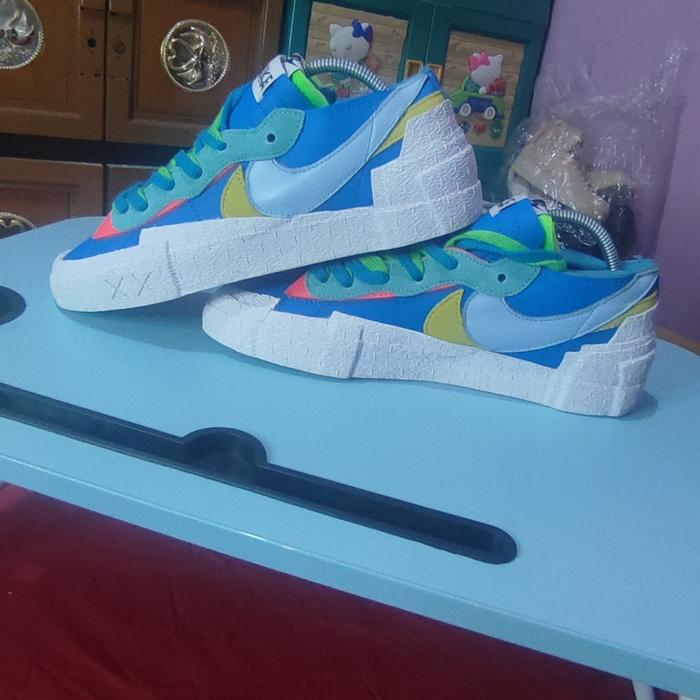 sepatu nike blazer low x sacai x kaws