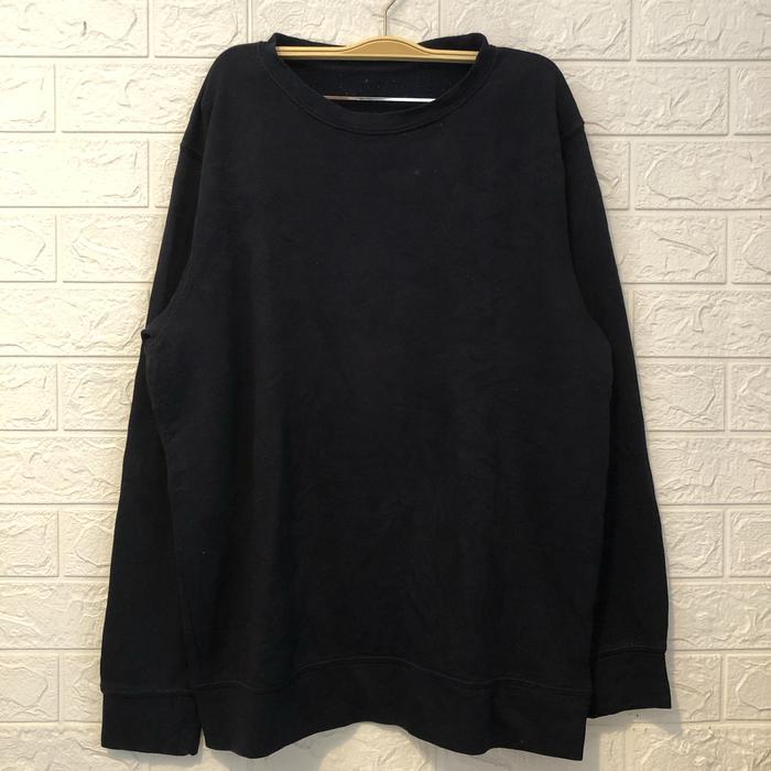 Sweater Crewneck Thrift GU Hitam Original Second