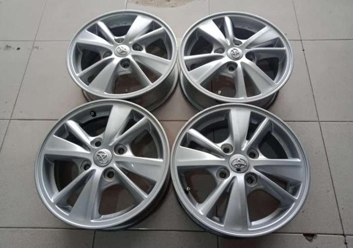 Velg Ori Bekas Mobil Avanza Veloz R15 Hole 4x114,3 Et 45 Silver