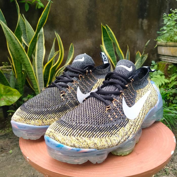 Sepatu Second Sneakers Nike Vapormax Size 44 Insole 28 cm