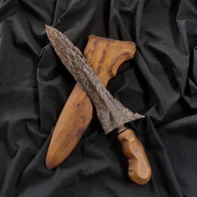 Keris Tindih Betok Budho Pamor Nyannak Tangguh Singgosari