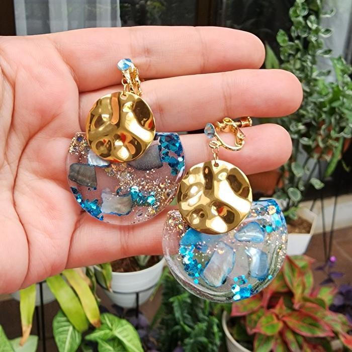 blue pearl shell drop earrings Anting resin kerang mutiara