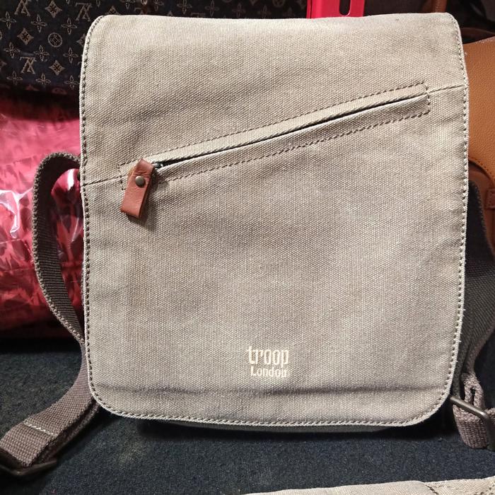 Tas Slempang Troop London Classic Preloved