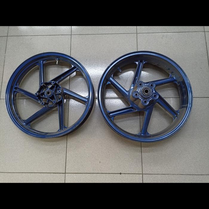 Velg Enkei Grimeca Made In Japan. Depan 17x2. 15 Blk 17x3.5 Second