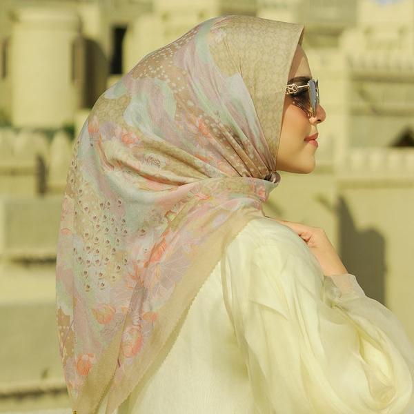 BUTTONSCARVES Arabian Night Square - Golden Lamp ORIGINAL