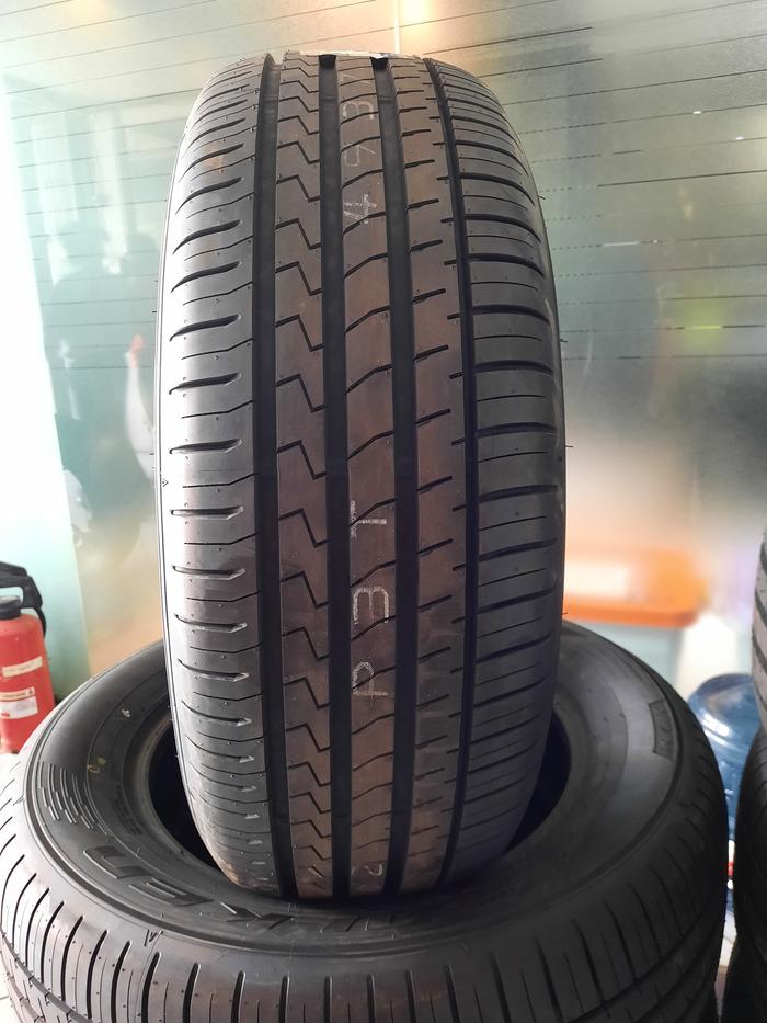 R18 225/40-18 Falken ZE 310