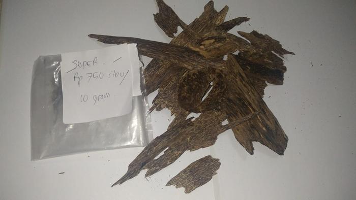 Kayu Gaharu Alam Sumatera - Jambi Grade AA (Super) 10 Gram
