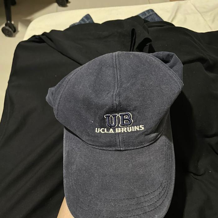 Topi UCLA Bruins