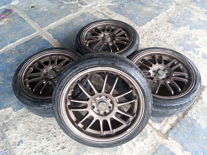 velg mobil bekas RE30 ring 17 pcd 4x100/114 + Ban 205 40 R17 bonus