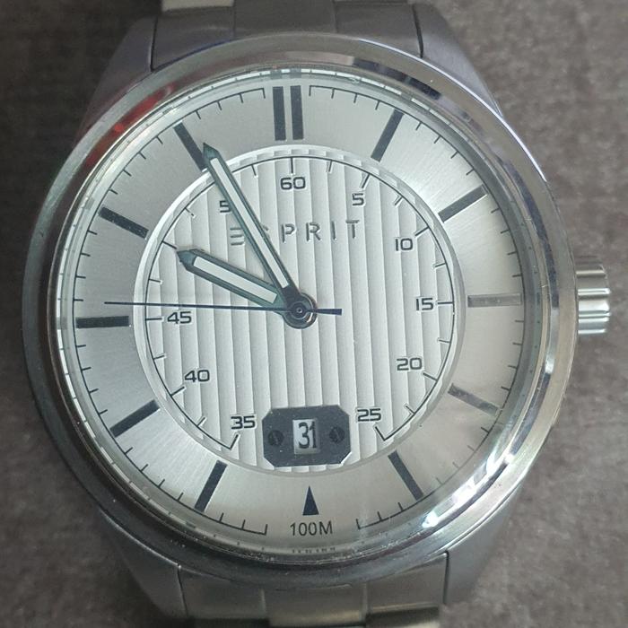 Jam Esprit pria