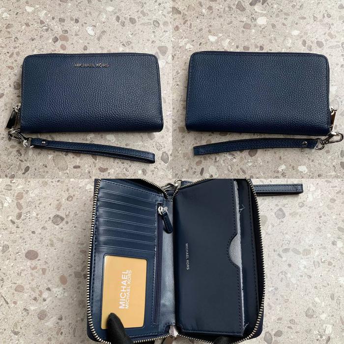 MK Jet Set Large Flat Multifunction Phone Case