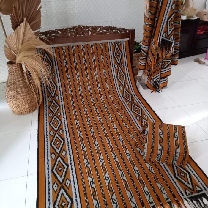 Kain tenun blangket kunyit kuning
