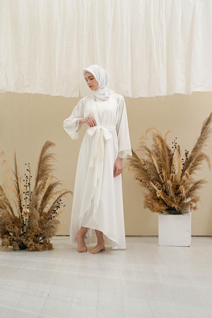 Ashera Asymmetric Hijab Robe - KIMONO ROBE PENGANTIN