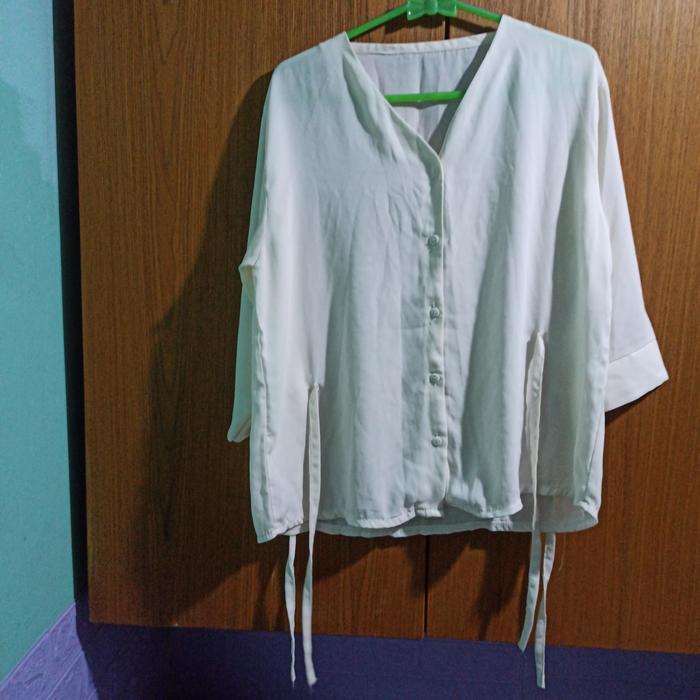 blouse sifon putih