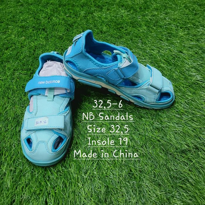 32-6 New Balance Kids Sandals