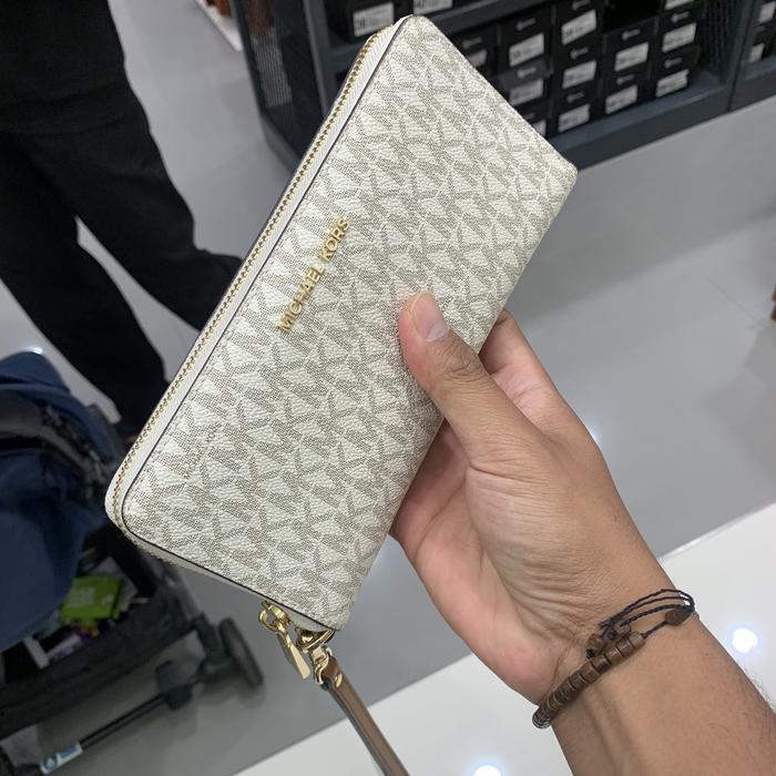 Dompet MK jet set travel continental
