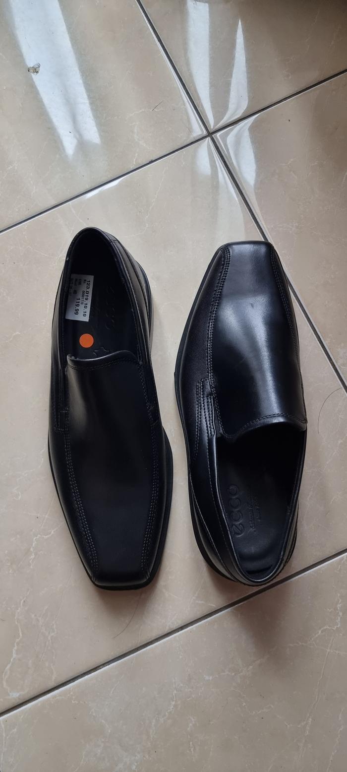 Sepatu Pria Pantofel warna hitam merek ECCO ukuran 40