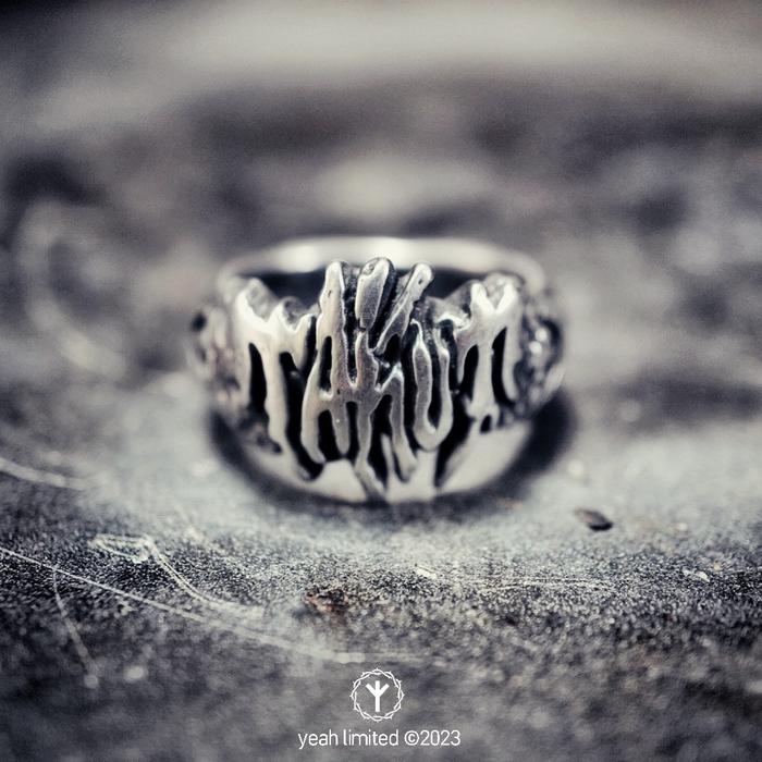 AKU TAKUT signet ring