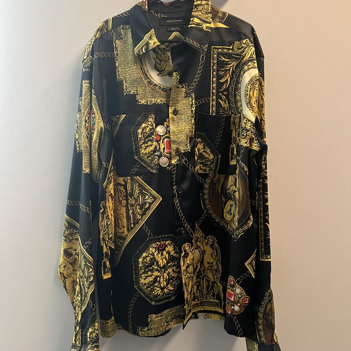 Kemeja Urban Outfitters
