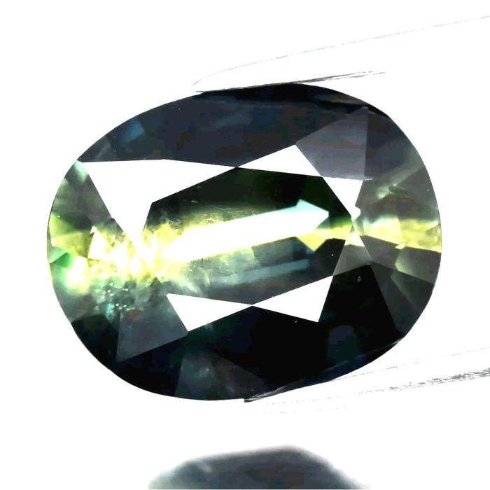 Natural Tri Color Sapphire Heated 5.19ct  motif Cat Eye