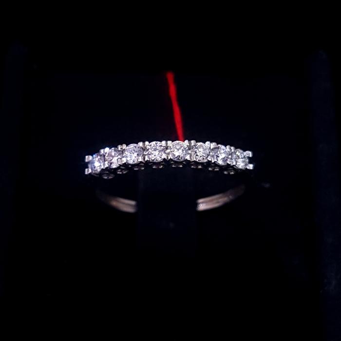 Cincin Listring Emas putih 18K