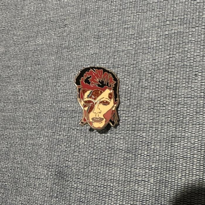 Preloved Enamel Pin David Bowie