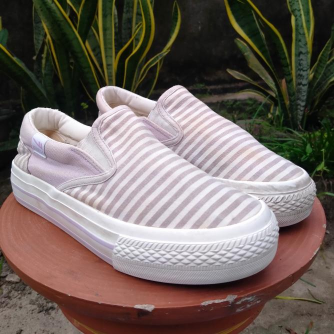 Sepatu Second Casual Brand Warrior Jepang Size 37 Insole 23,5 cm