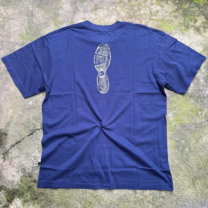 T-shirt NIKE vtg 90s outsole sepatu navy Sz ontag M fit L kaos vintage