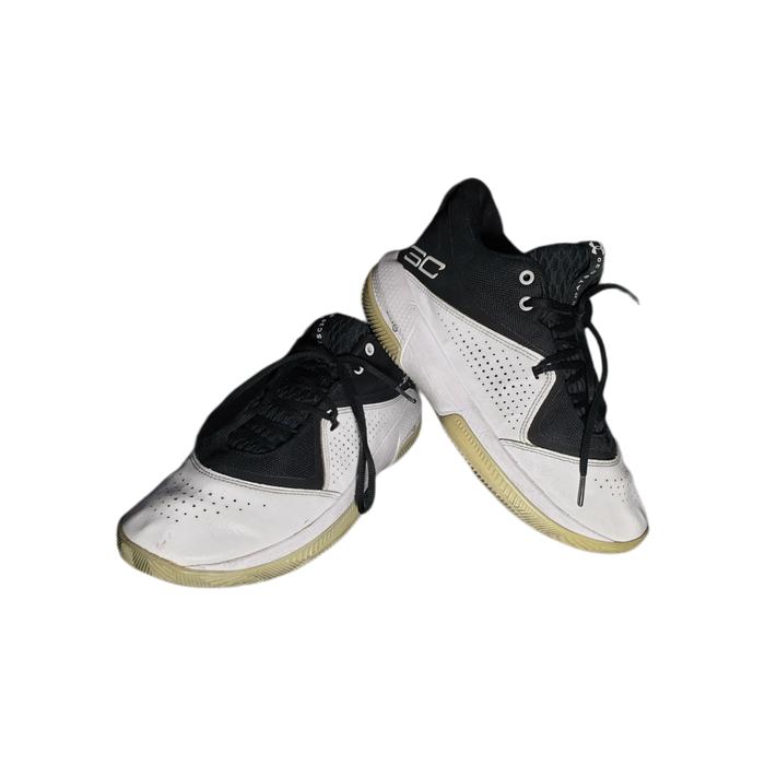 Sepatu Bekas UNDER ARM0UR Stephen Curry 3 zero IV size 44