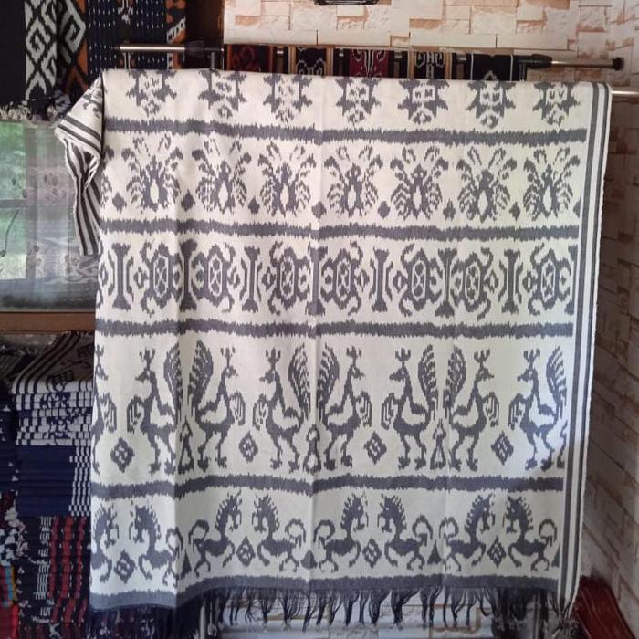 Kain tenun blangket halusan motif sumba ntt putih tulang