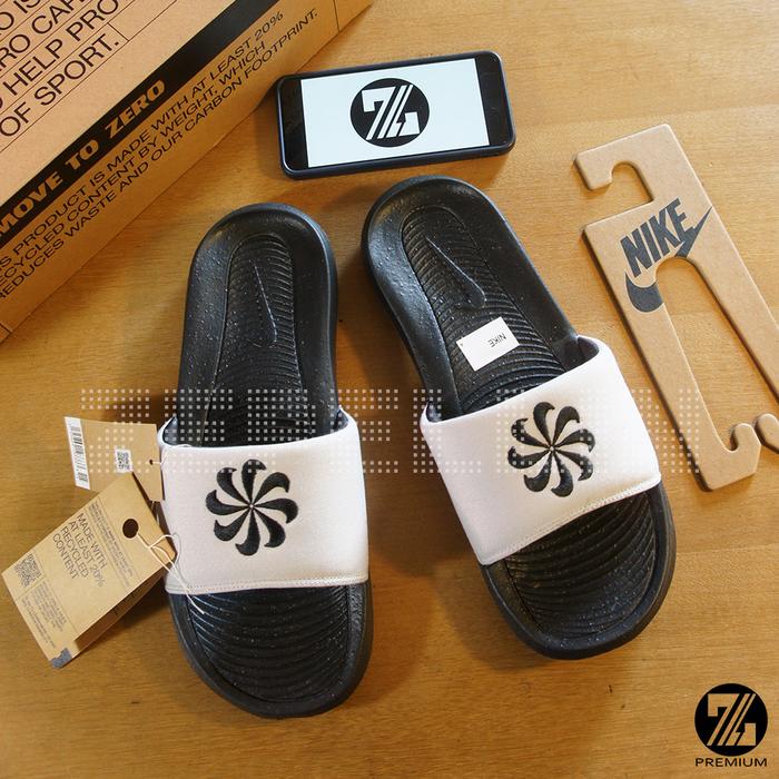 SANDAL / SENDAL SELOP NIKE VICTORI ONE NEXT NATURE SLIDE ORIGINAL