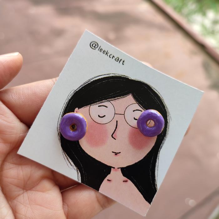 anting clay bentuk donut glaze ungu